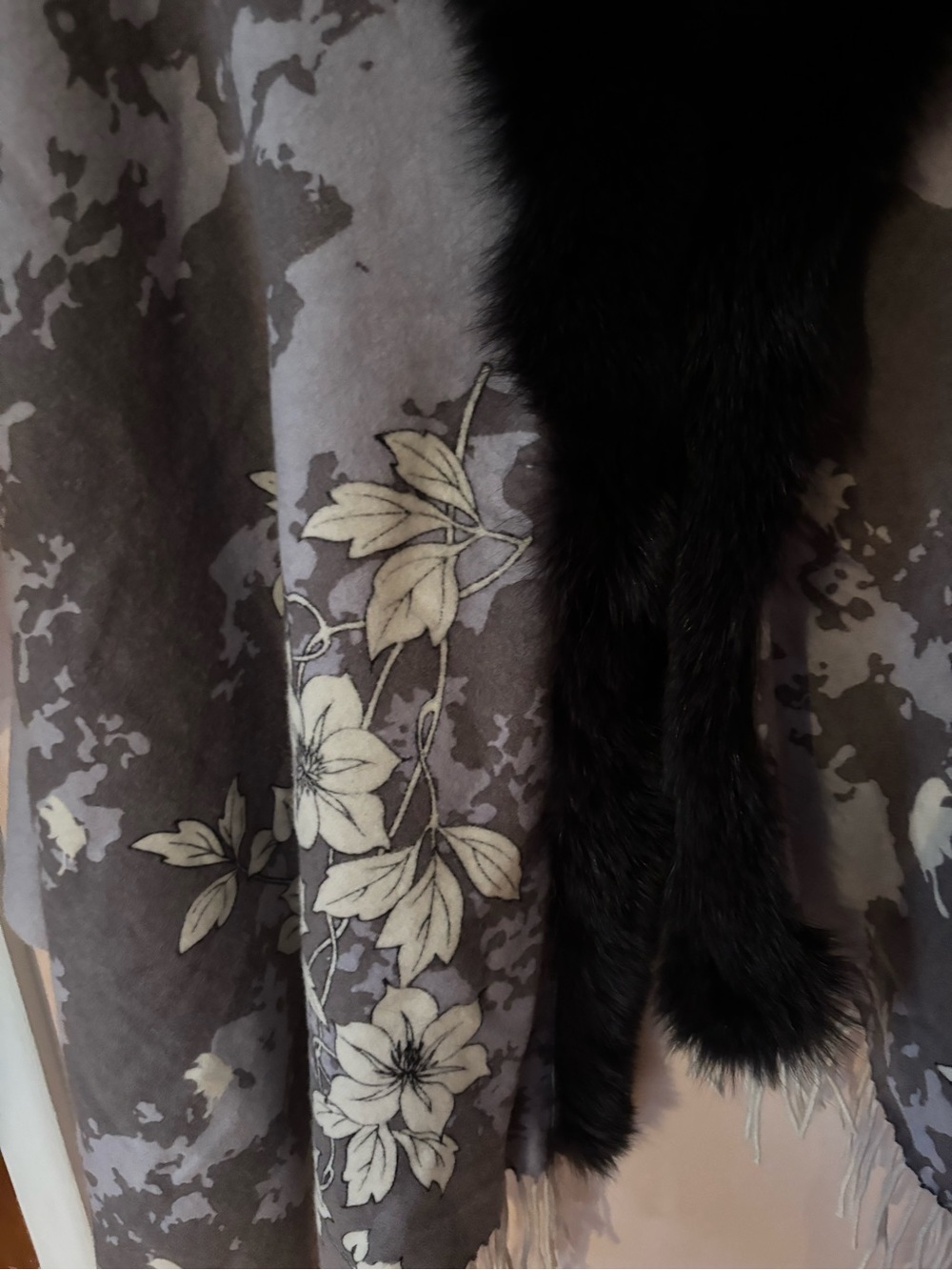 Wolfie Furs Flora Fox Fur Wool & Cashmere Shawl - Picture 2 of 4
